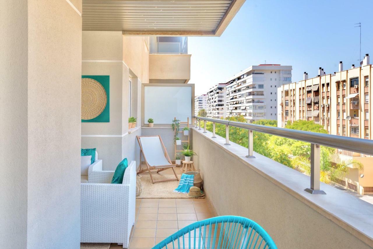 Charming Apartment On The Beach - Pool And Parking Málaga Extérieur photo