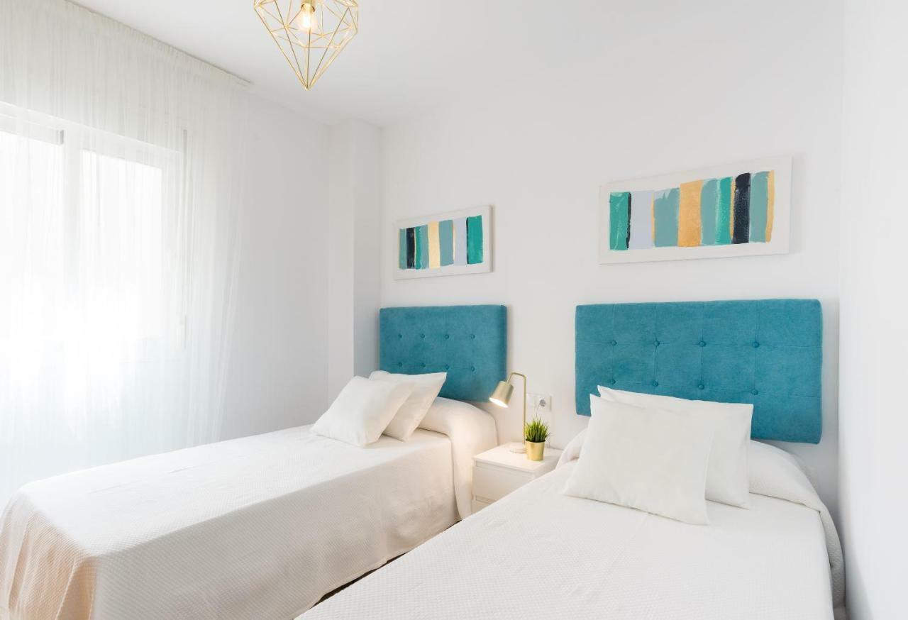 Charming Apartment On The Beach - Pool And Parking Málaga Extérieur photo