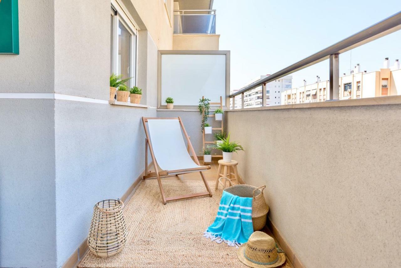 Charming Apartment On The Beach - Pool And Parking Málaga Extérieur photo