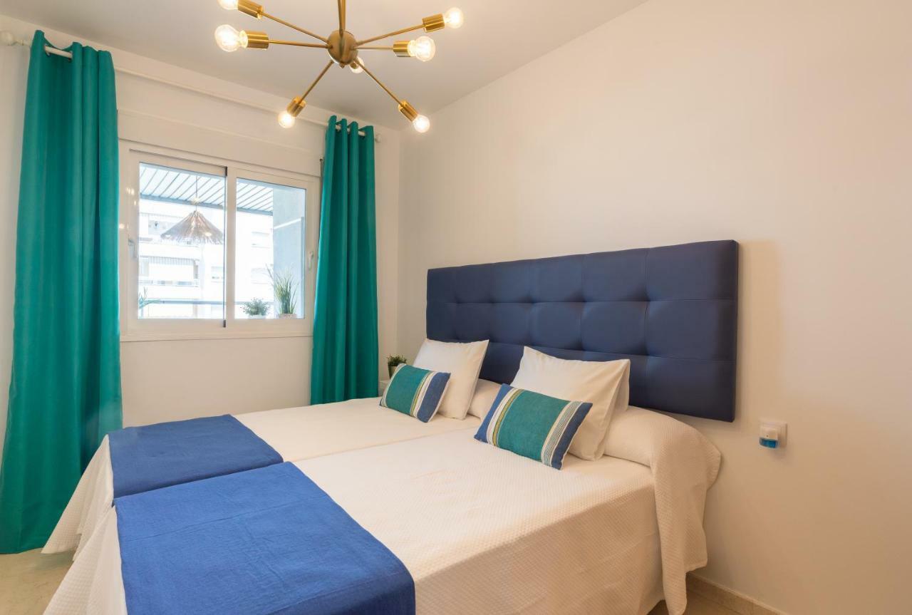 Charming Apartment On The Beach - Pool And Parking Málaga Extérieur photo