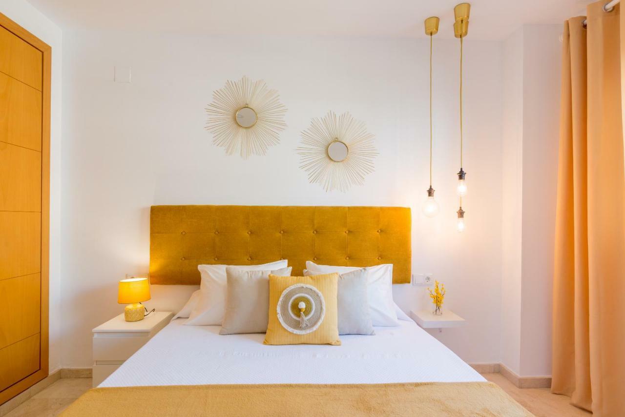 Charming Apartment On The Beach - Pool And Parking Málaga Extérieur photo